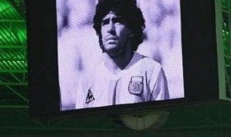 新闻爆料马拉多纳去世,世界足坛痛失巨星