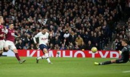 新闻爆料马拉多纳去世,世界足坛痛失巨星