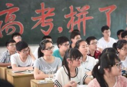 高考考生免费吃瓜,高考学子免费畅享夏日清凉瓜果盛宴